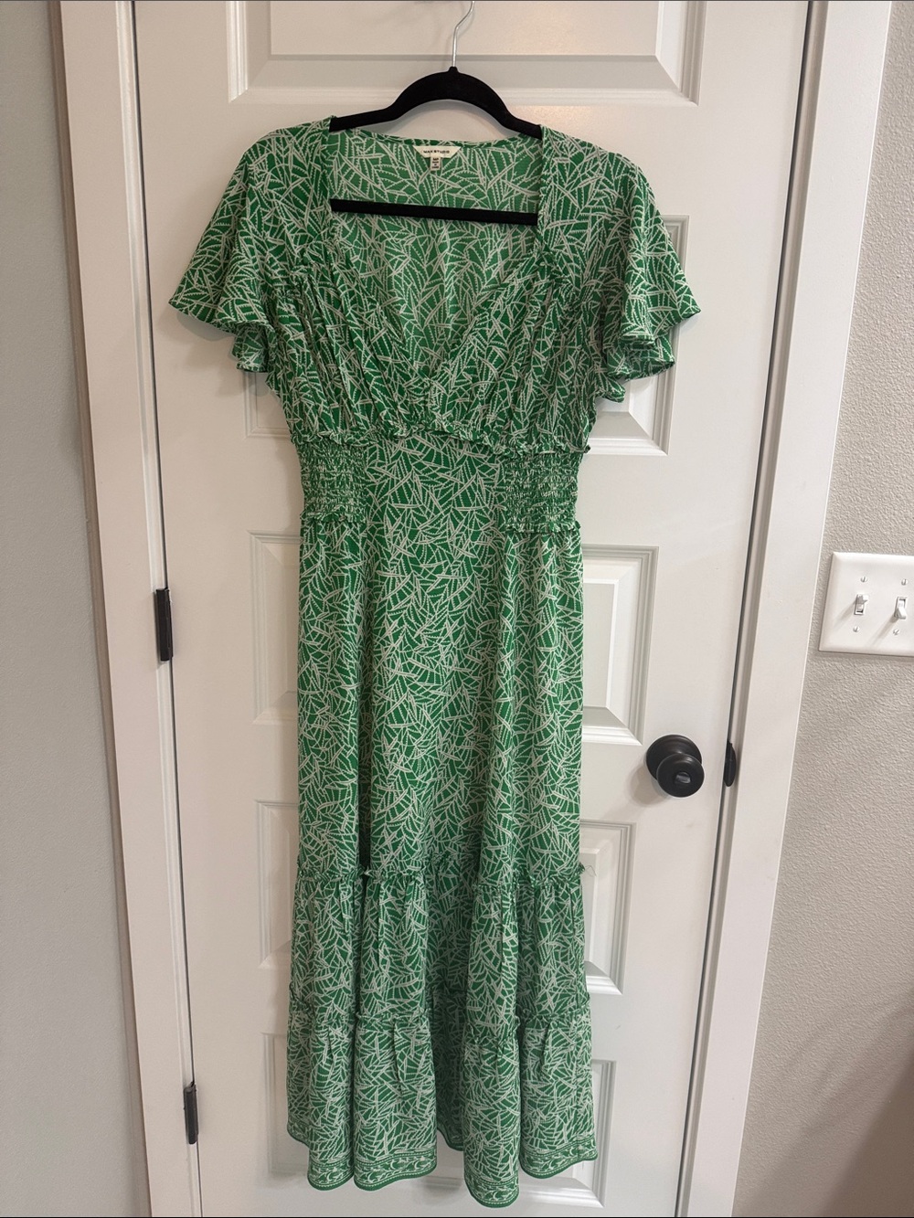 MAX STUDIO Green Short-Sleeve V-Neck Smocked Midi Dress